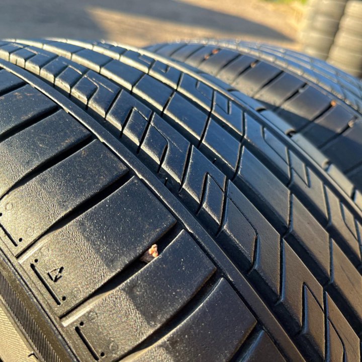 2 шт. Лето Kumho Solus HS63 215/60 R17 96H