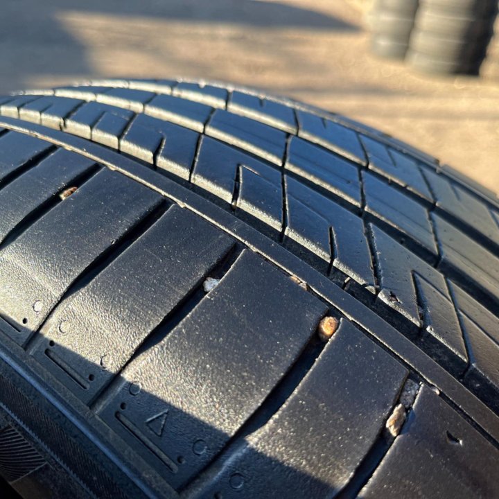 2 шт. Лето Kumho Solus HS63 215/60 R17 96H