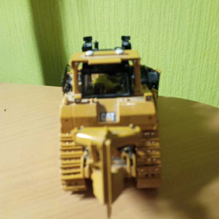 Коллекционный бульдозер DM CAT D9T масштаб 1:50