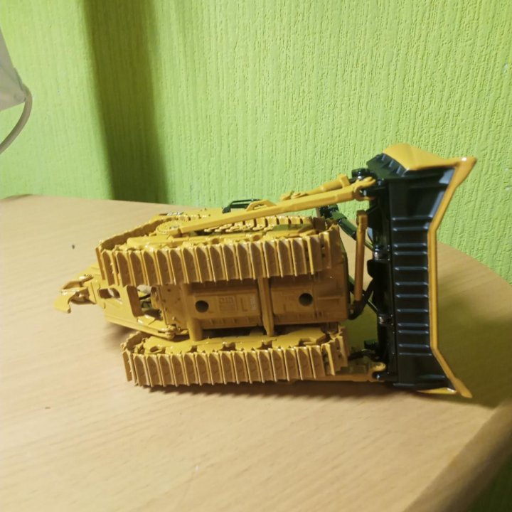 Коллекционный бульдозер DM CAT D9T масштаб 1:50