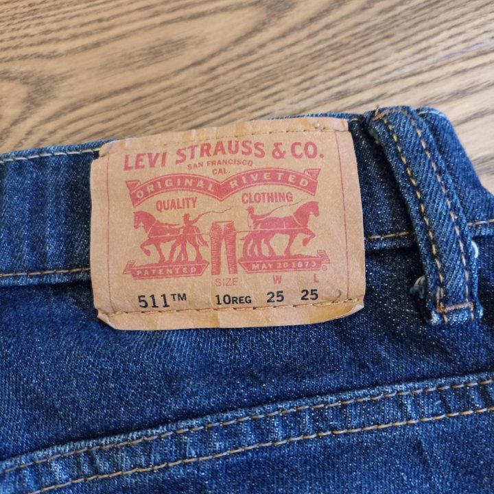 Джинсы Levi's 511.