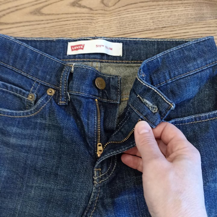 Джинсы Levi's 511.