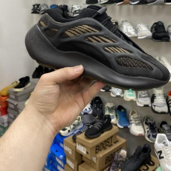 Кроссовки Adidas Yeezy Boost 700