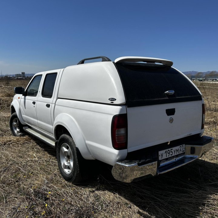 Nissan NP300, 2010