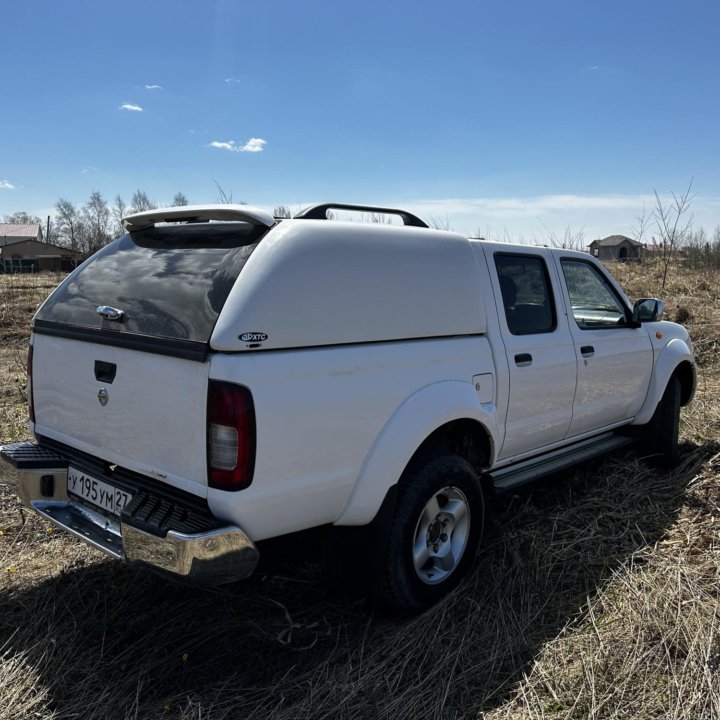 Nissan NP300, 2010