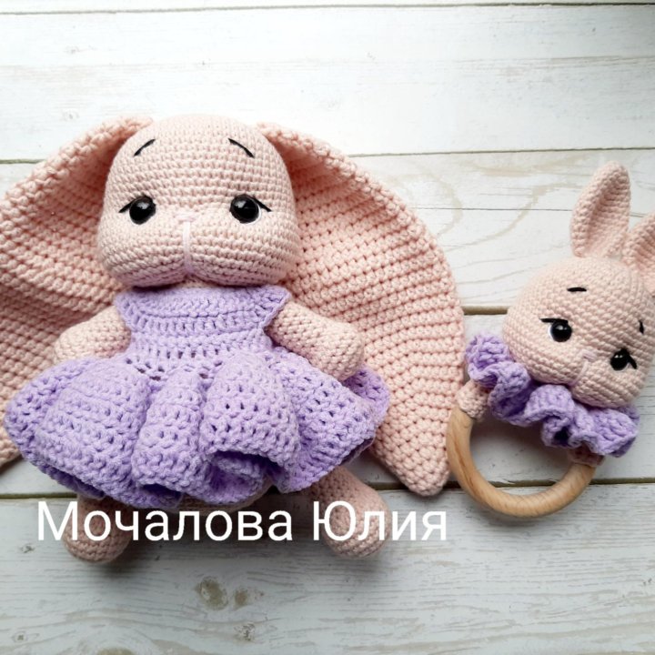 Вязаная игрушка зайка +погремушка