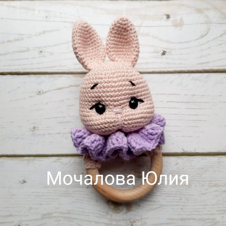 Вязаная игрушка зайка +погремушка