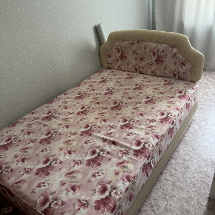 Продам кровать с матрасом 140/200