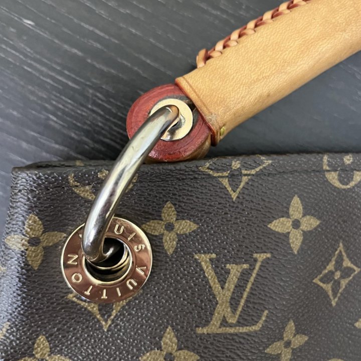 Сумка Louis Vuitton Artsy