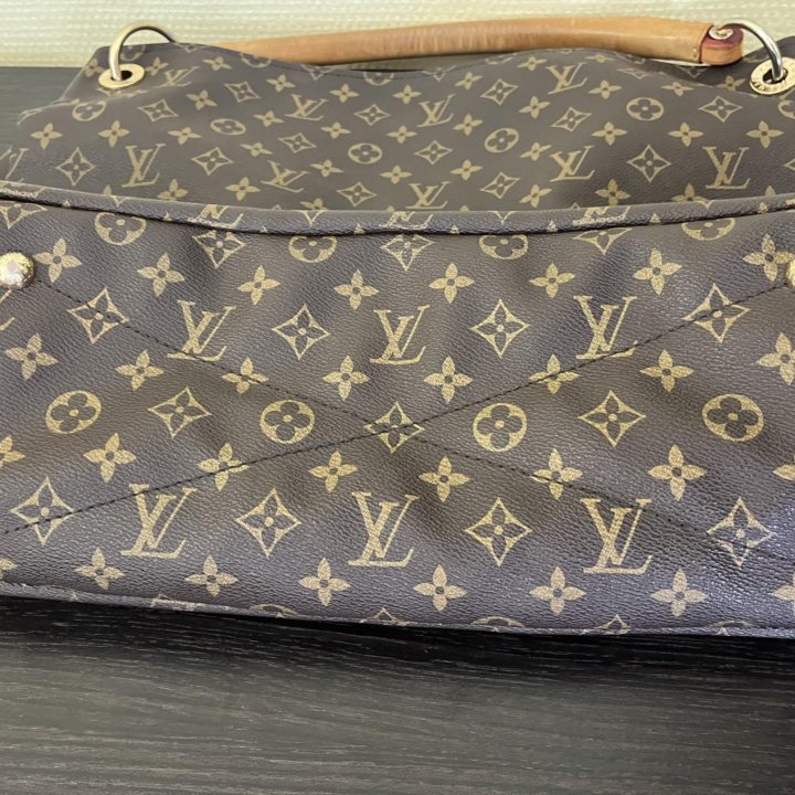 Сумка Louis Vuitton Artsy