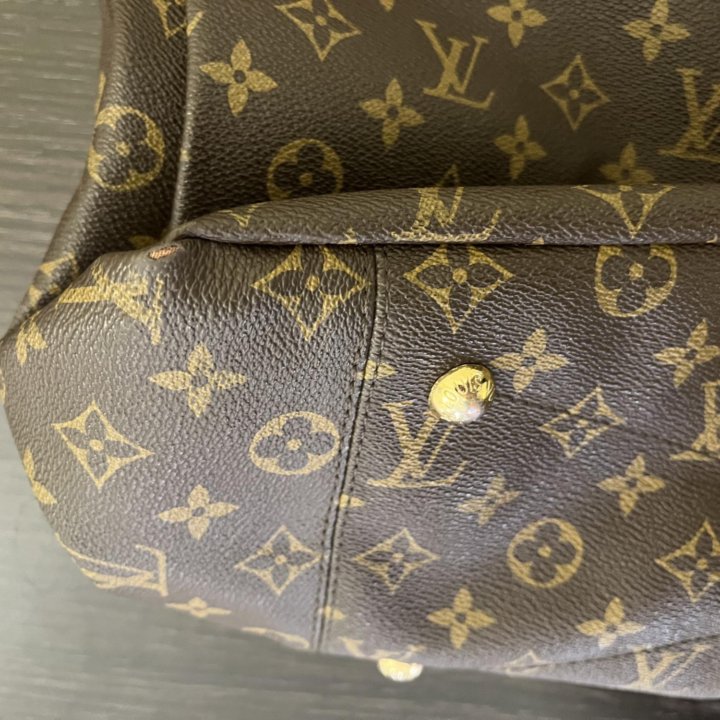 Сумка Louis Vuitton Artsy