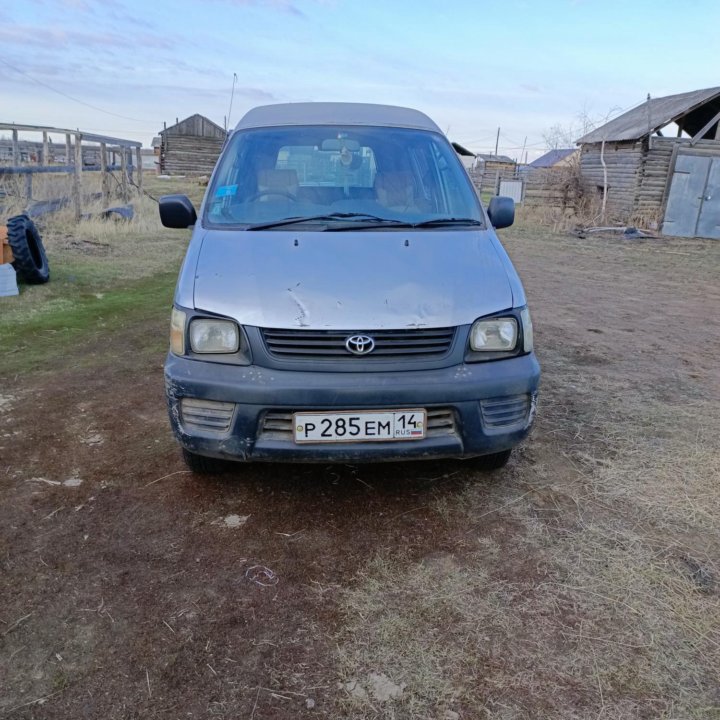 Toyota Noah, 2000