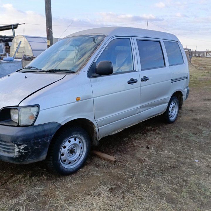 Toyota Noah, 2000