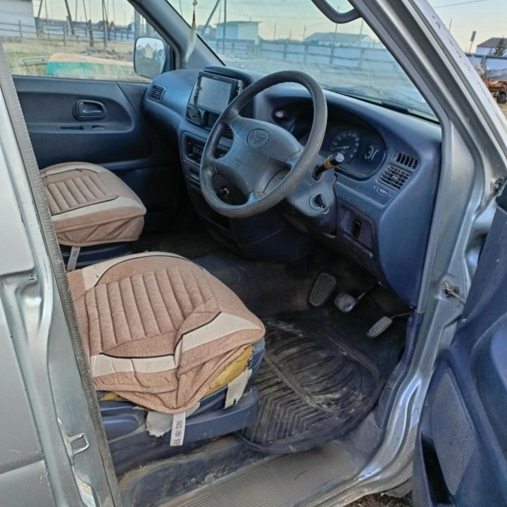 Toyota Noah, 2000