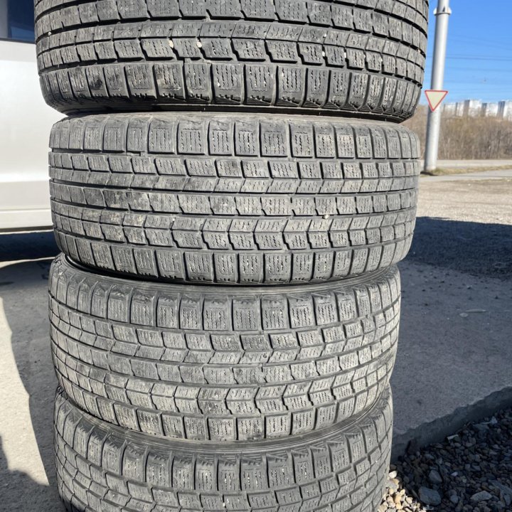 Шины Dunlop 215/50R17