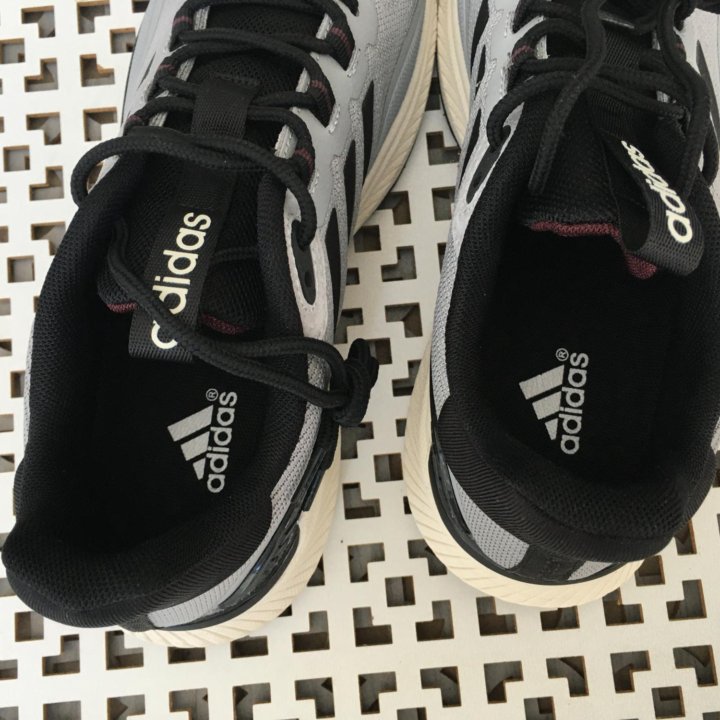 Кроссовки Adidas 42р (26,5 см по стельке)