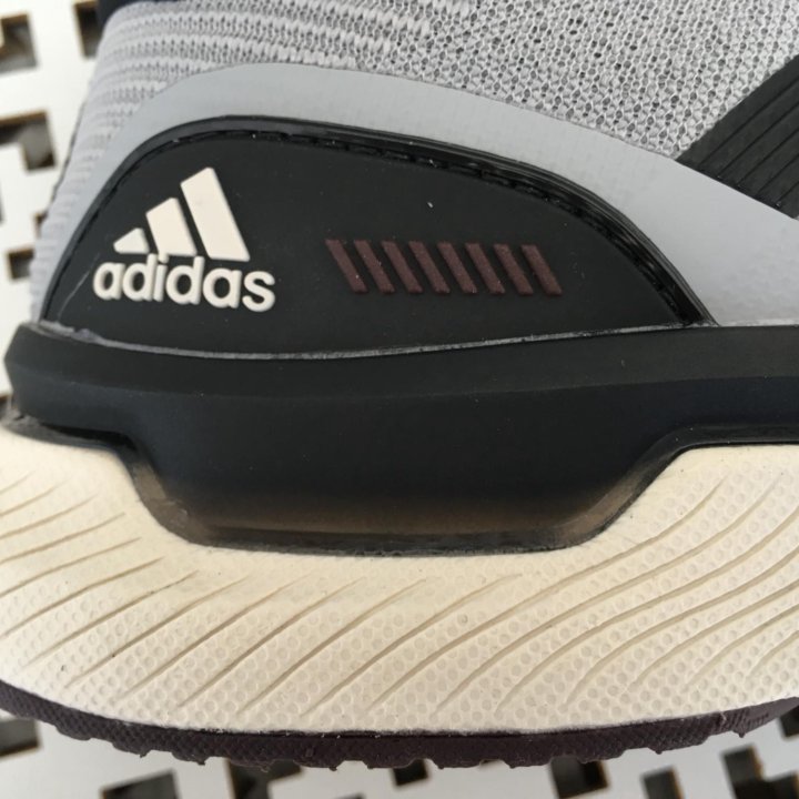 Кроссовки Adidas 42р (26,5 см по стельке)