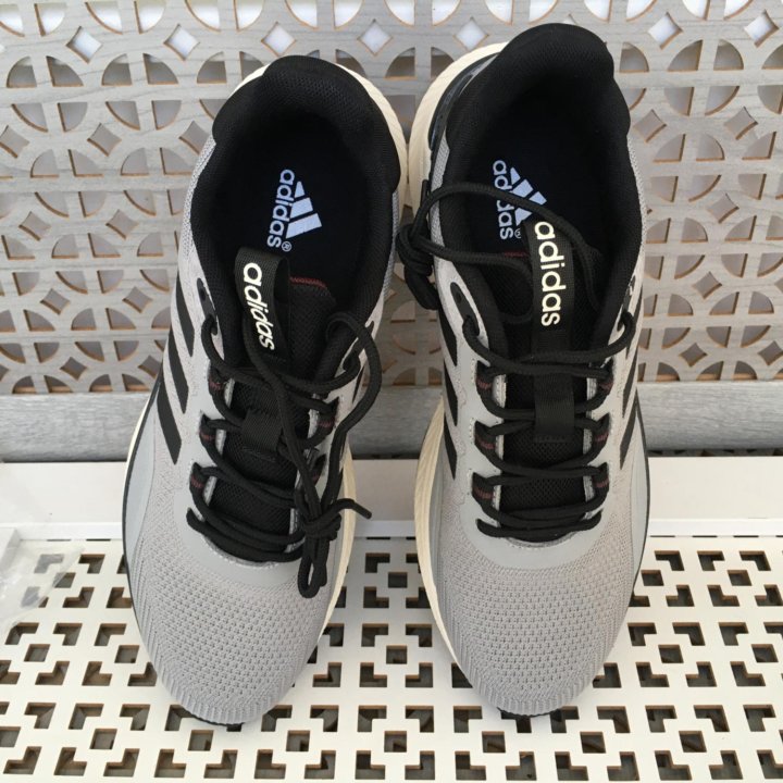 Кроссовки Adidas 42р (26,5 см по стельке)