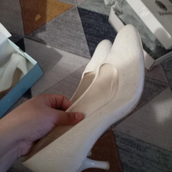 Туфли белые