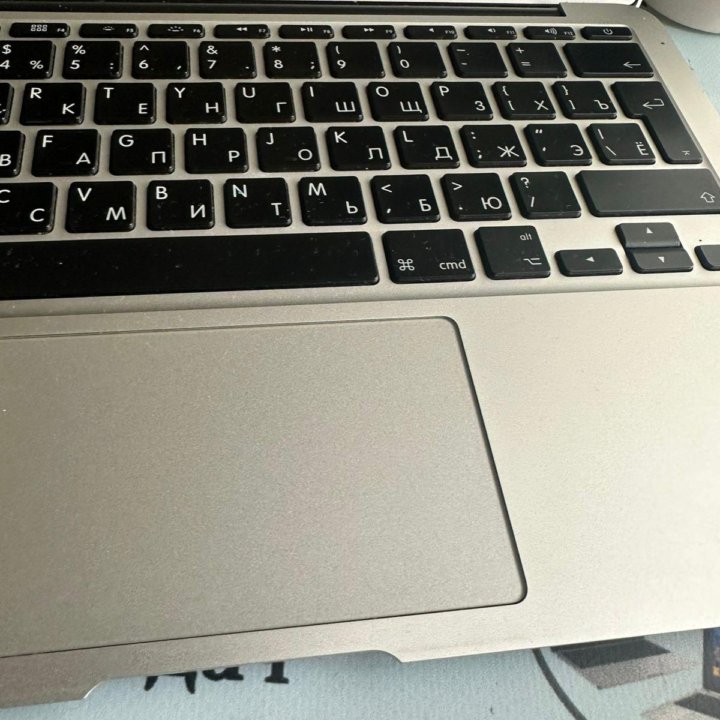 MacBook Air 11, 700 циклов -родной CORE I5/2gb/64g