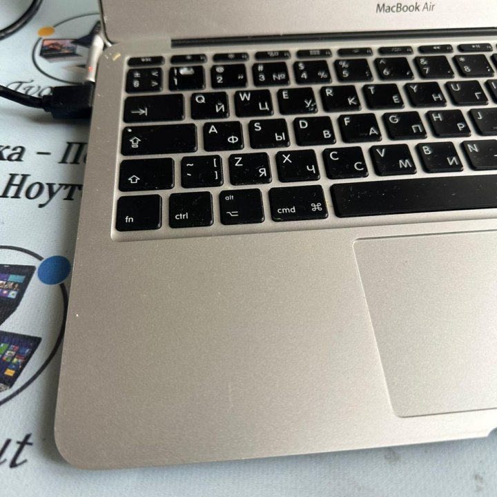 MacBook Air 11, 700 циклов -родной CORE I5/2gb/64g