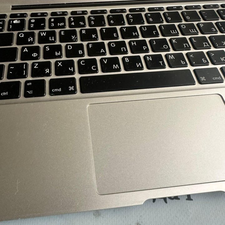 MacBook Air 11, 700 циклов -родной CORE I5/2gb/64g