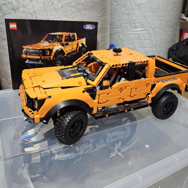 Конструктор LEGO Technic 42126 Ford F-150 Raptor