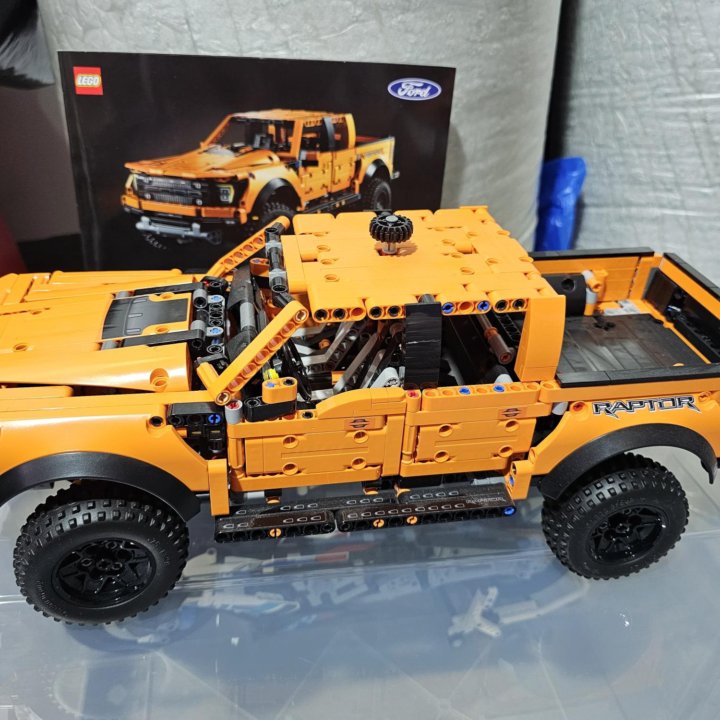 Конструктор LEGO Technic 42126 Ford F-150 Raptor