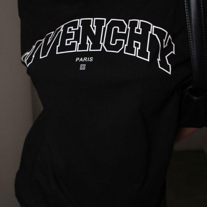 Футболка Givenchy