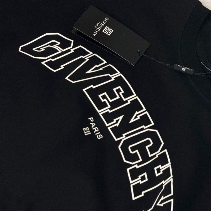 Футболка Givenchy