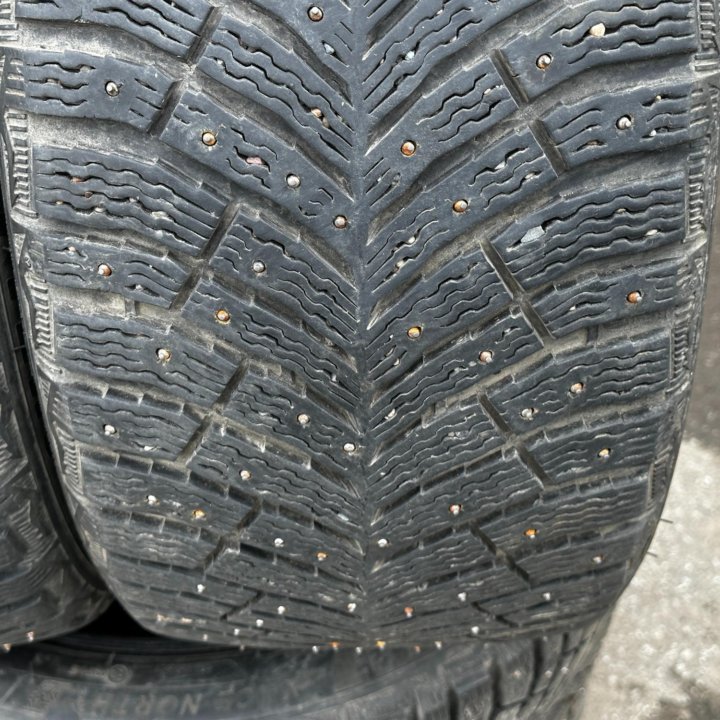 245/40/18 зима Michelin X-Ice North 4