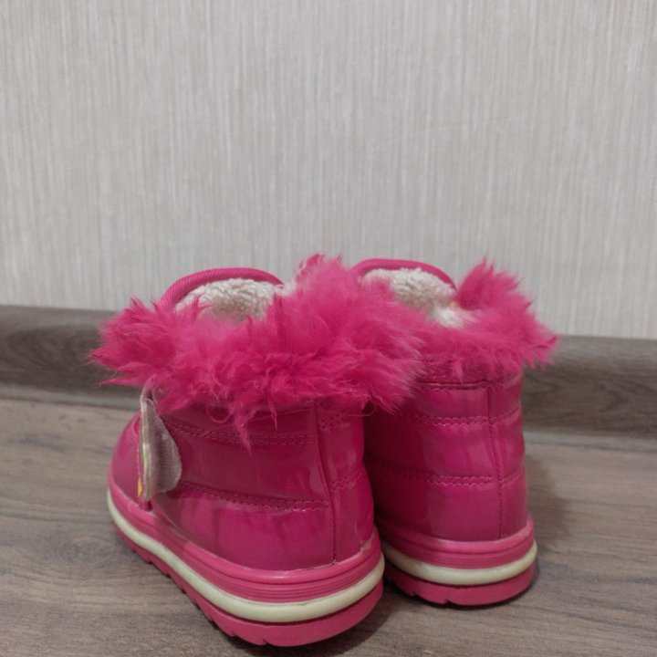 Ботинки для девочки 24