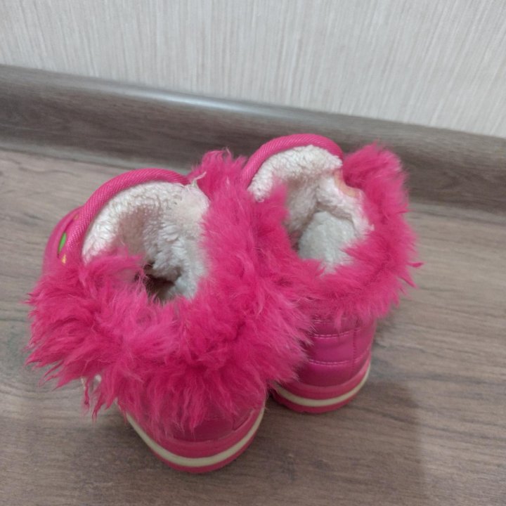 Ботинки для девочки 24