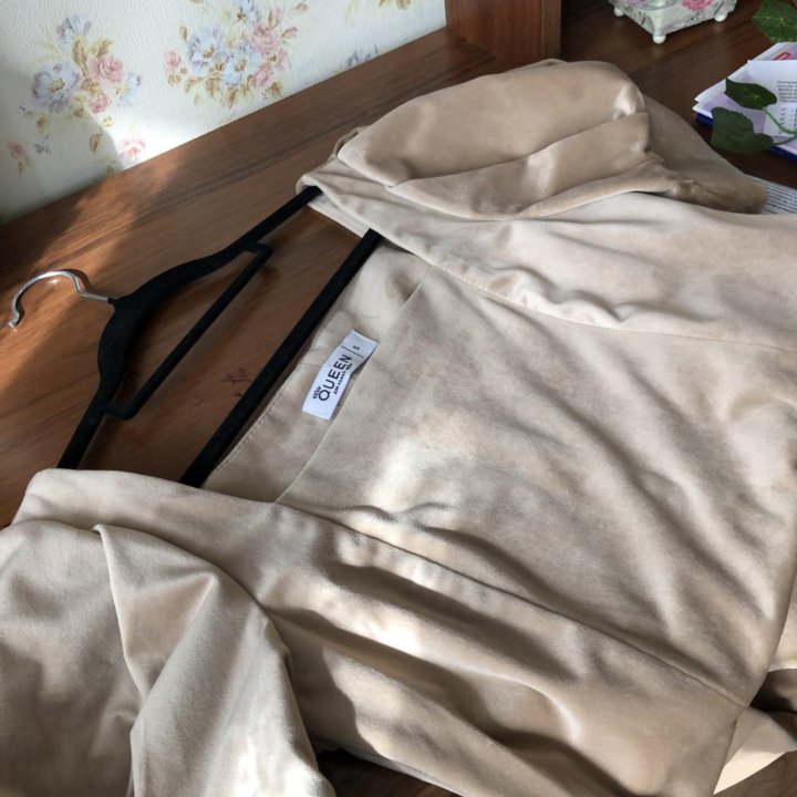 Платье. Размер S-M.