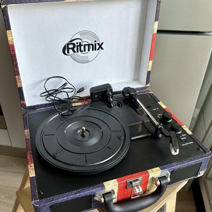 Виниловый проигрыватель Ritmix LP-120B UK