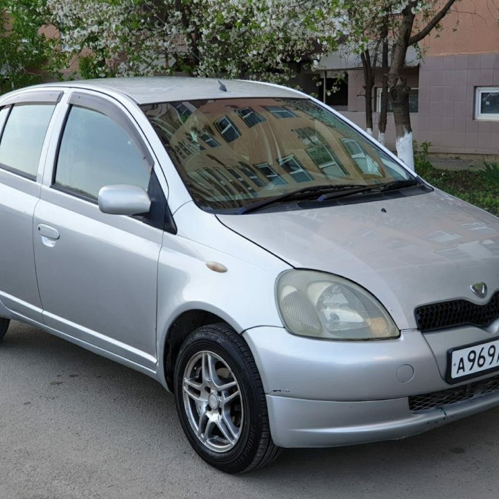 Toyota Vitz, 2000