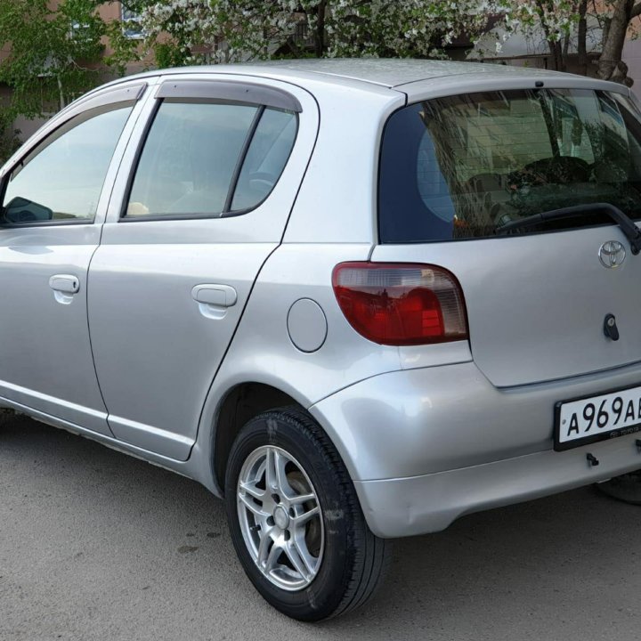 Toyota Vitz, 2000