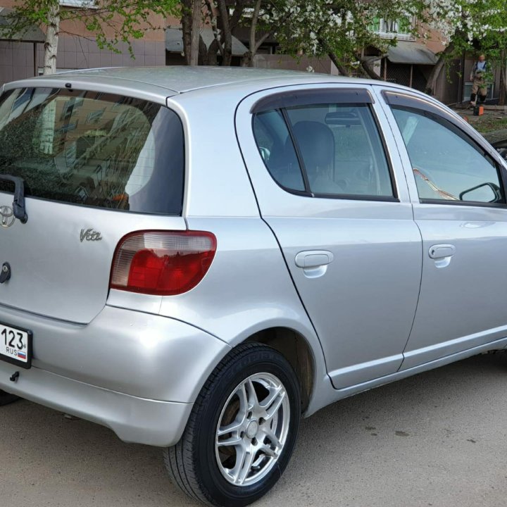 Toyota Vitz, 2000