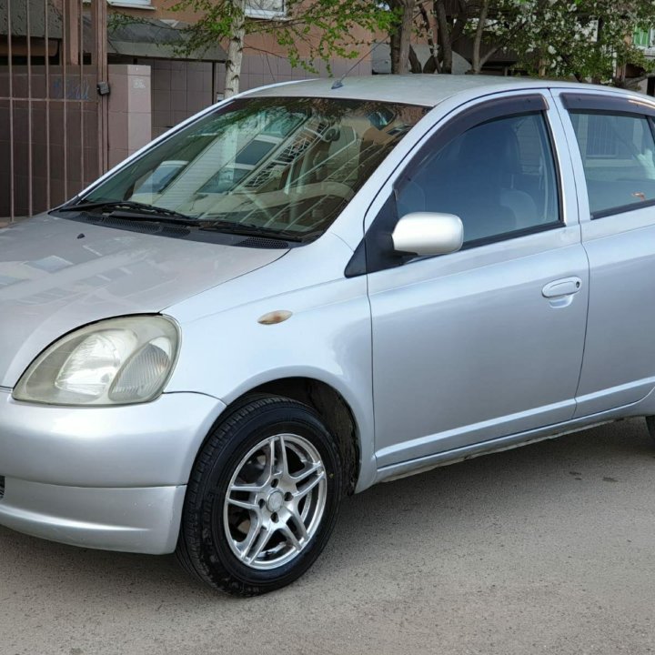 Toyota Vitz, 2000