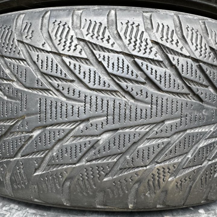 225/55 R17 Nokian Hakkapeliitta R2