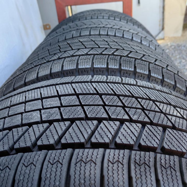 Комплект Bridgestone Blizzak VRX3 245/50 r18