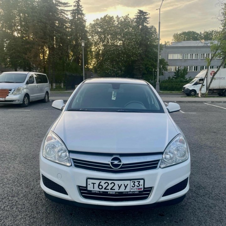 Opel Astra, 2012