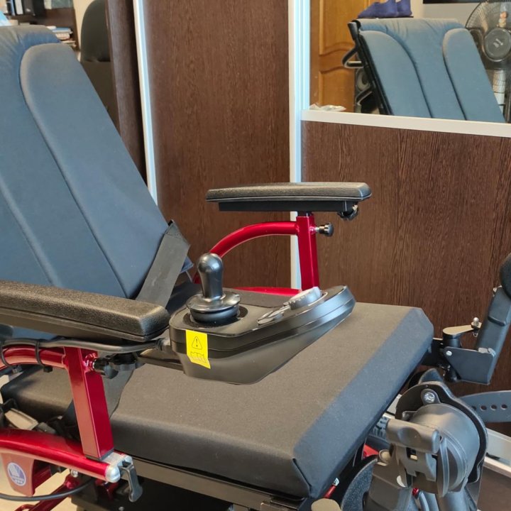 Инвалидное кресло-коляска с электро приводом