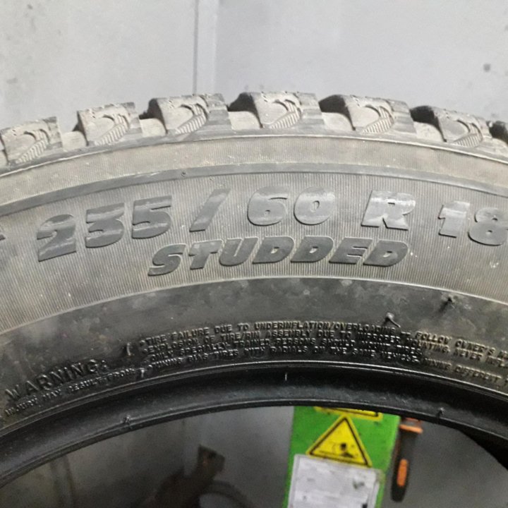 Две шины Michelin 235 60 R18