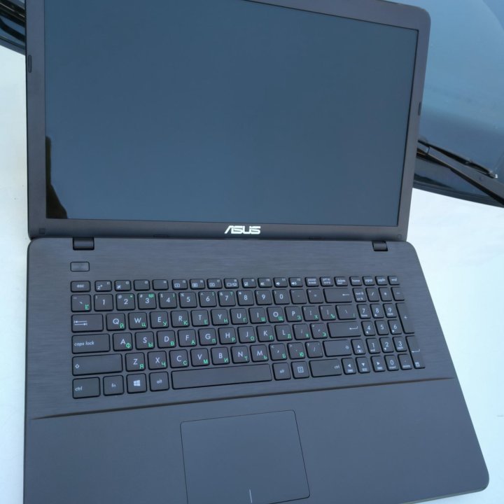 ASUS 17.3