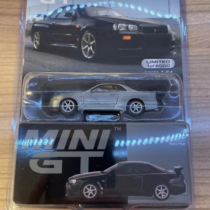 Mini GT 1/64 #570 Nissan Skyline GT-R (R34)