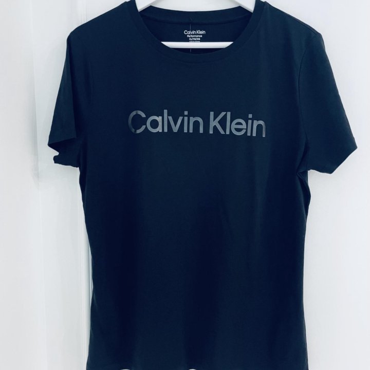 Футболка Calvin Klein ( новая ,оригинал )