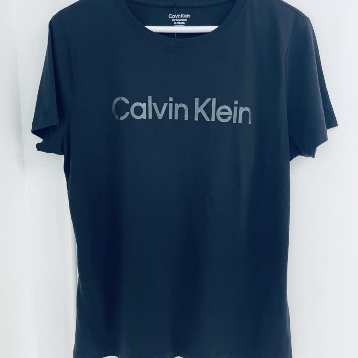 Футболка Calvin Klein ( новая ,оригинал )