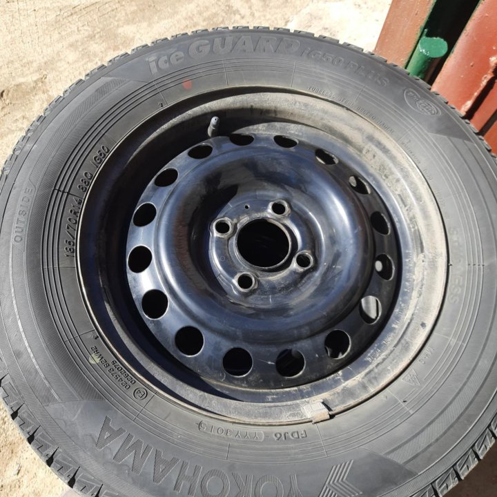 Продам комплект колёс 185/70/R14 Yokohama Ice Guar