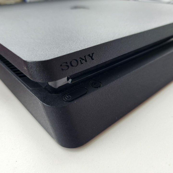 Sony Playstation 4 Slim 2 геймпада + 2 диска